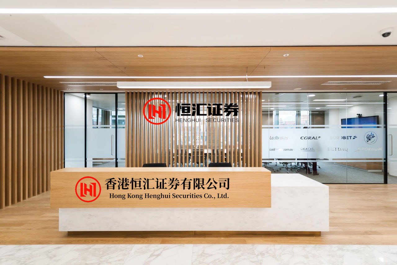 峪科配资 高速上一车辆主副驾疑在睡觉：手不在方向盘上